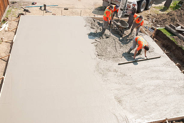 Best Concrete Sidewalk Installation  in Bridgeview, IL